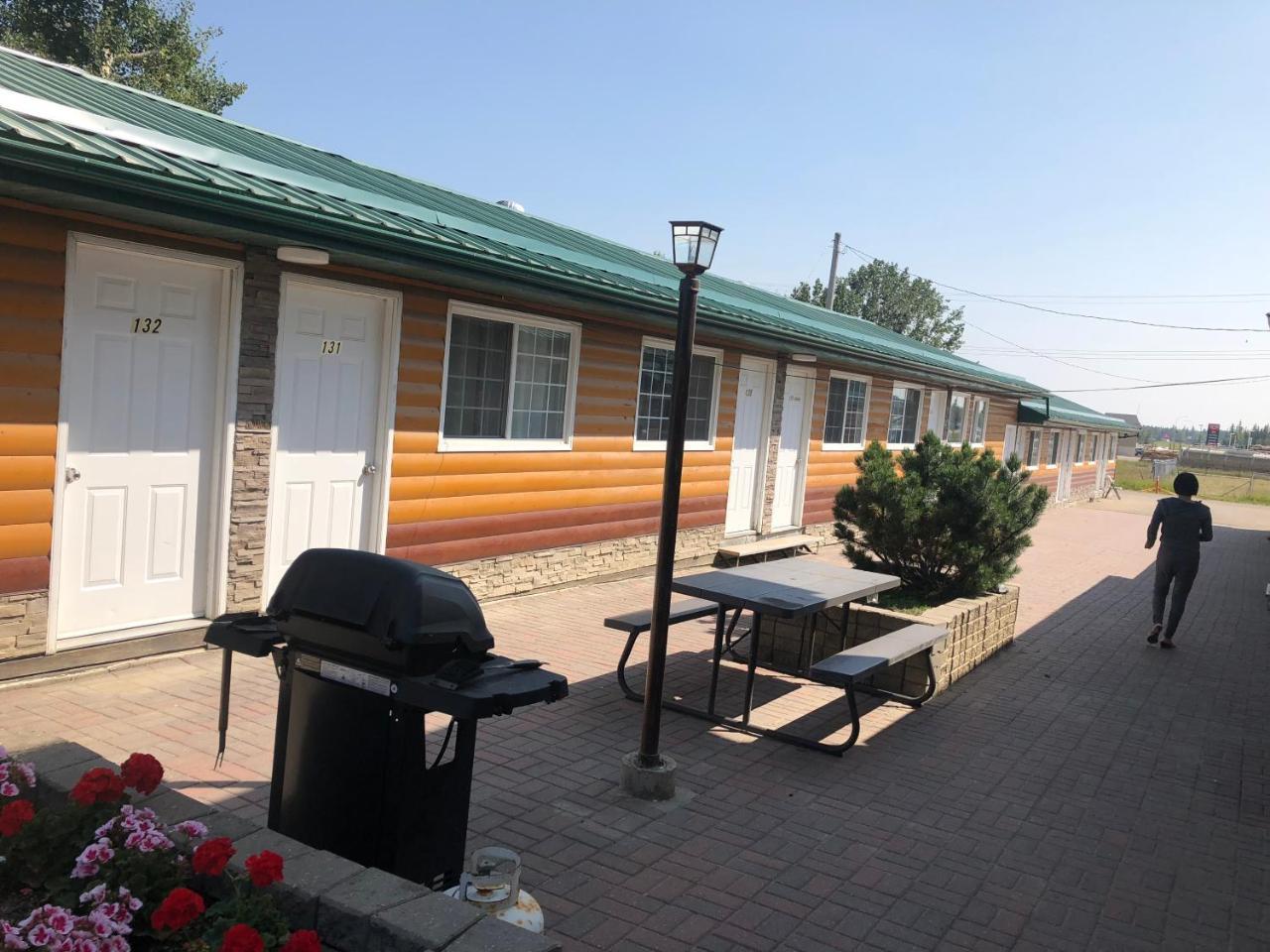 Alpine Motel Rocky Mountain House Exterior photo